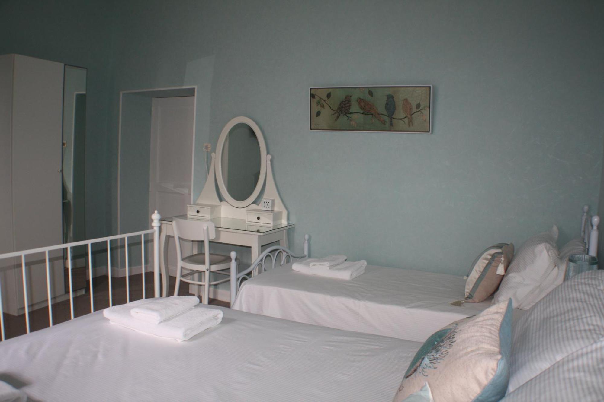 Maison De Mallast Montolieu Bilik gambar